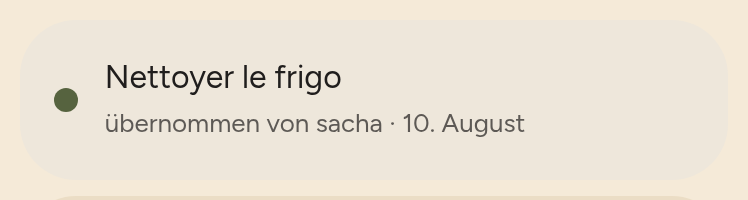 Karte einer laufenden Aufgabe: farbiger Punkt der Kategorie, Name der Aufgabe, der Hinweis „übernommen von sacha“ und das Datum.