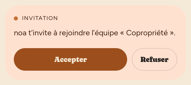 Carte d'invitation : « noa t'invite à rejoindre l'équipe Copropriété », boutons Accepter et Refuser.